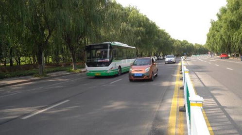 路遇貨車著火，公交司機化身滅火戰士守護城市平安